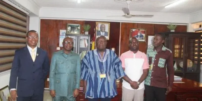 VC Visits MESTI 1 jpeg